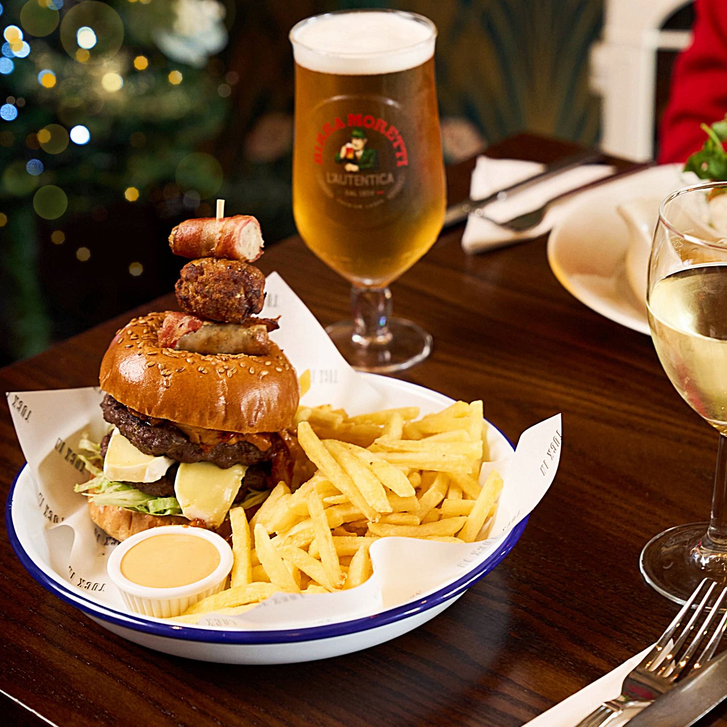 Festive Lunch & Dinner at The Burnt Oak in Milton Keynes